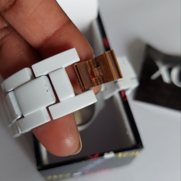 XOXO Womens Watch, Rhinestone watch, Quartz watch, Rose-tone watch - Picture 11 of 12